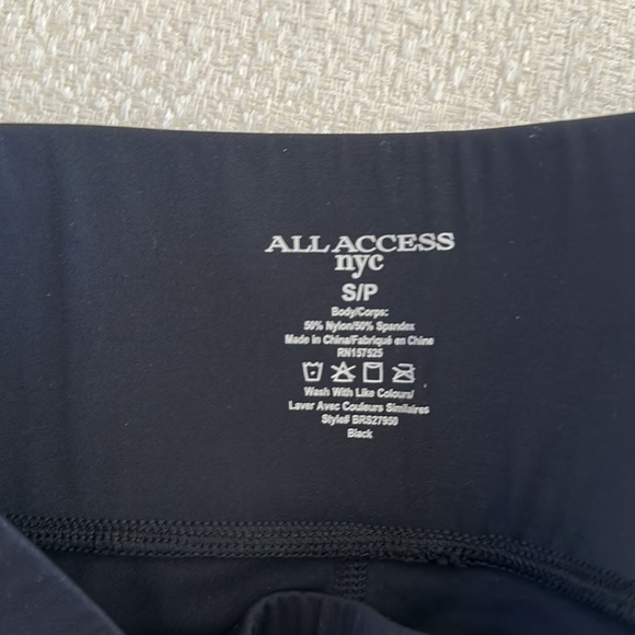 LL ACCESS High Waisted Center Stage 9in Biker Short - Picture 3 of 3